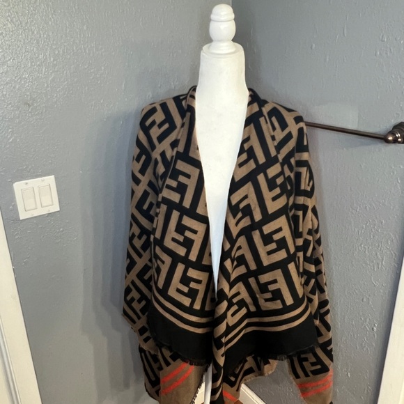 Fendi - FF Poncho - Picture 4 of 8